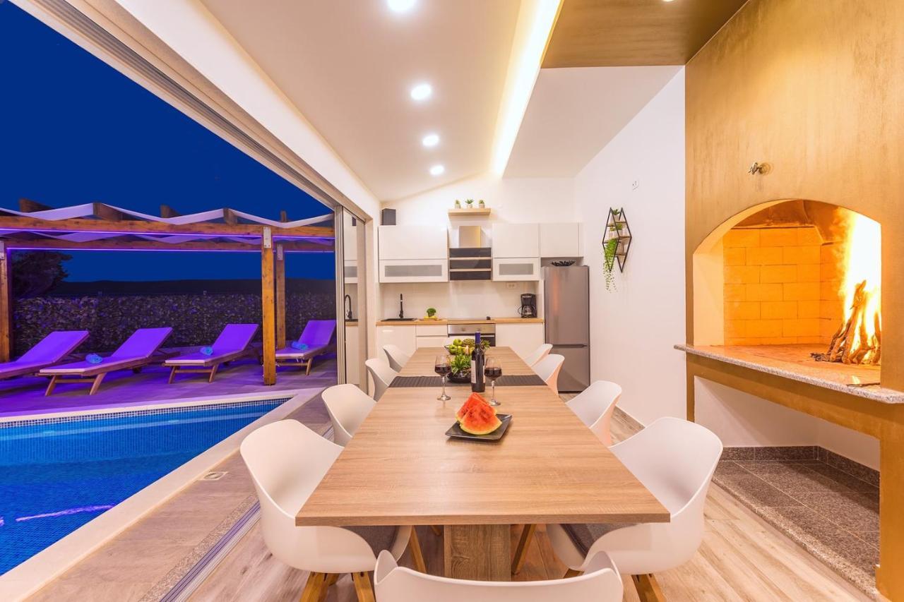 Villa Matan - Only 200M From The Sandy Beaches, Private 28M2 Pool أوميس المظهر الخارجي الصورة