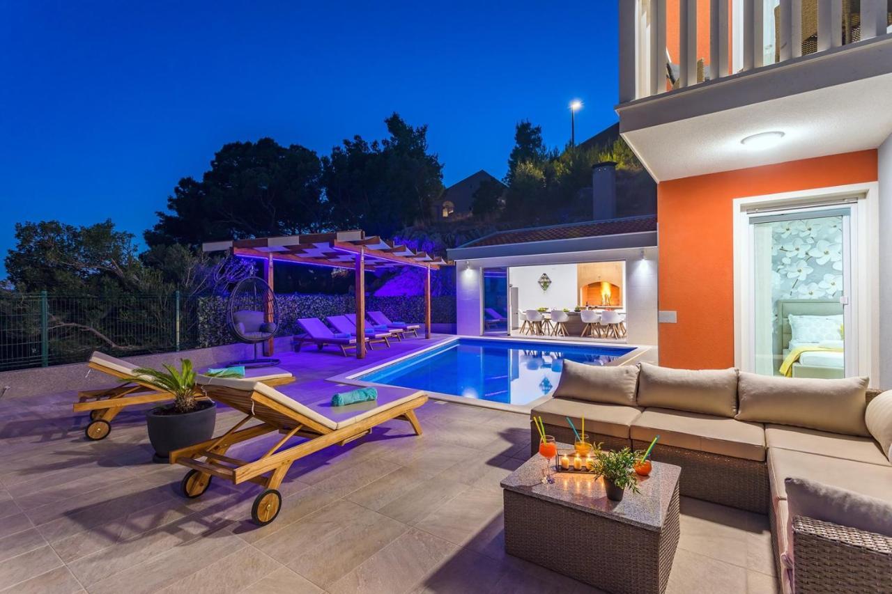 Villa Matan - Only 200M From The Sandy Beaches, Private 28M2 Pool أوميس الغرفة الصورة